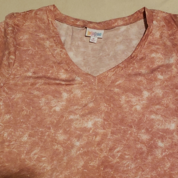 Lularoe Iris Tee light pink - Picture 2 of 3